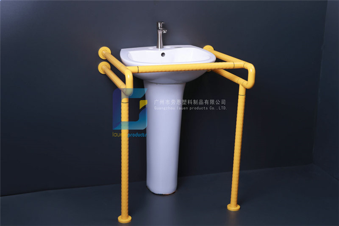 对现有住宅进行适老化改造，需普及安装卫生间老人扶手