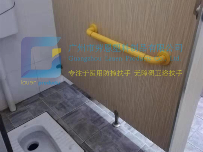 无障碍扶手等许多无障碍设施无法真正使用