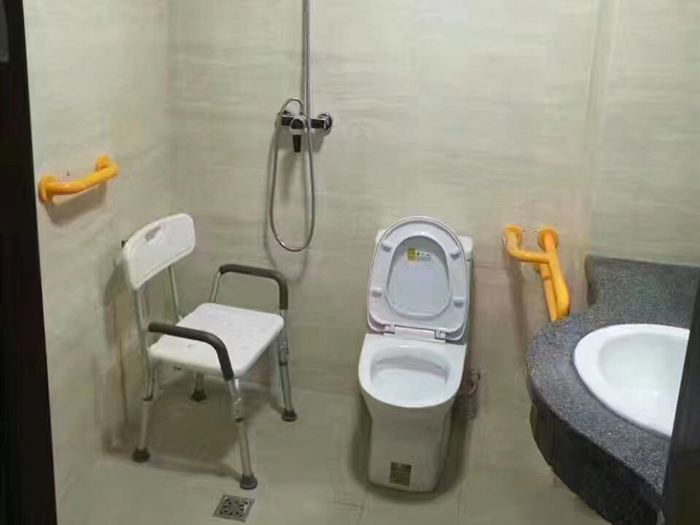 "厕所革命"带动卫生间安全抓杆等无障碍设施在全国推广